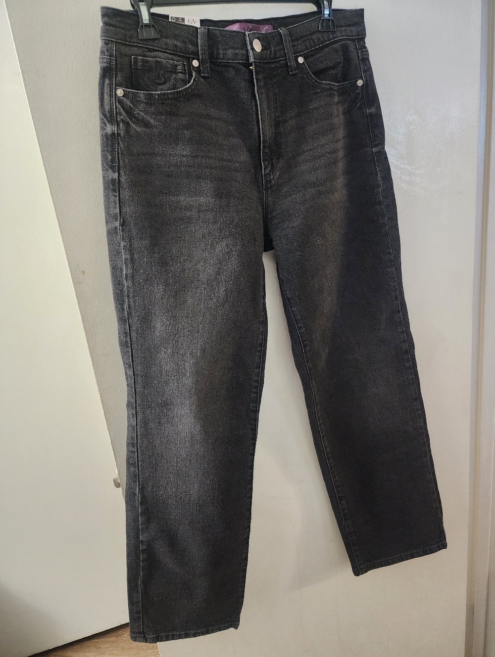 NWT JEANS SIZE 8 RELAXED FIT STRAIGHT LEG BY GLORIA VANDERBILT